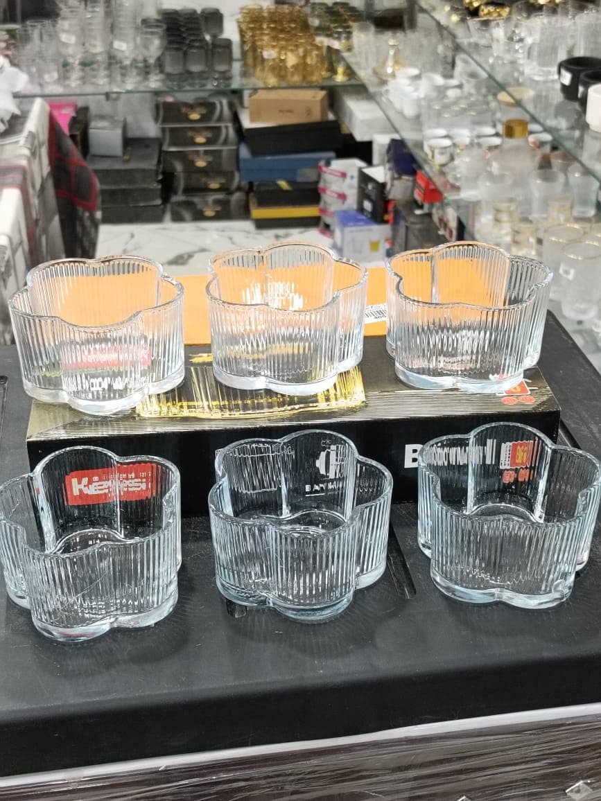 رمكا علي شكل وردة شفاف زجاج